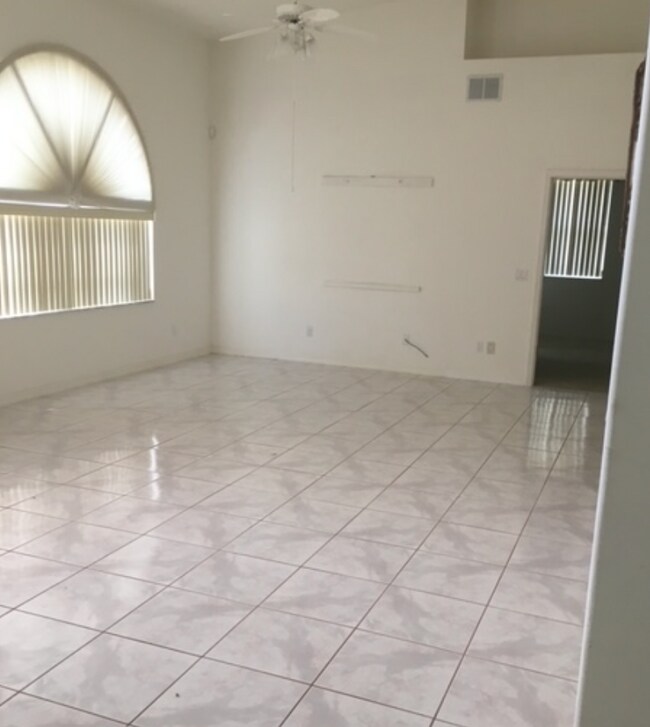 Sala de estar formal - 56 Wellesley Ln