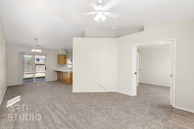 Foto del edificio - 3 Bedroom, 2 Bathroom Home in the Red Clif...