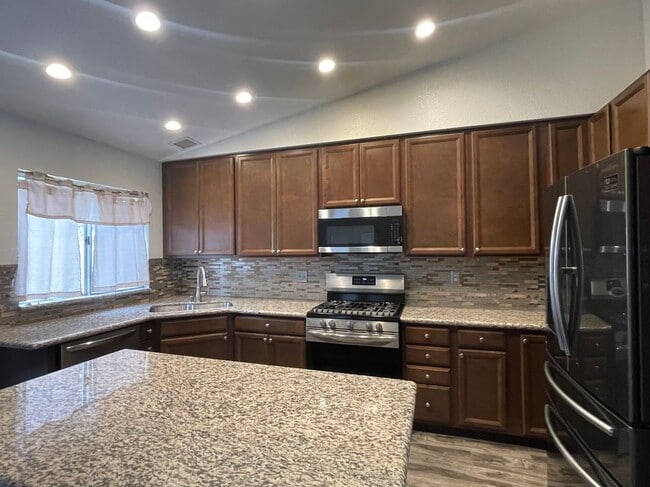 Building Photo - 3736 Eclipse Dr