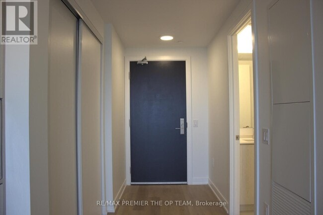 Building Photo - 3009 Novar Rd