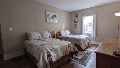 Building Photo - 902-904 W Locust St