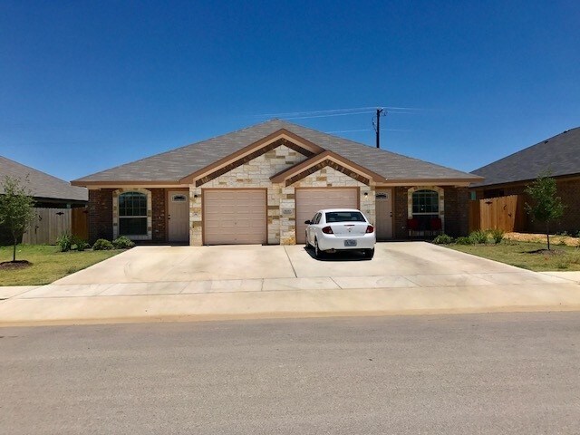 Primary Photo - 2704 O W Curry Dr