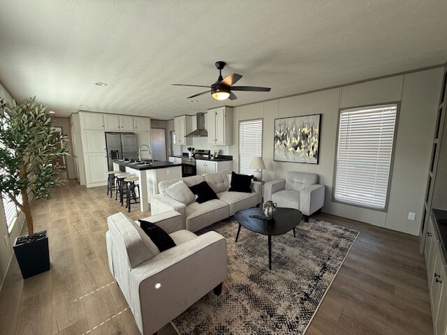 Foto del edificio - 15953 S Flores Rd