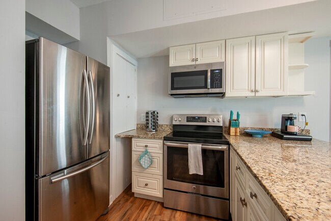 Electric Range - 605 Fontana Dr
