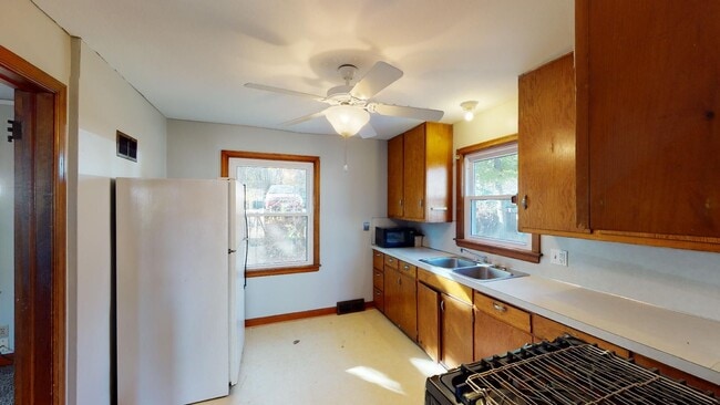 Building Photo - Amazing Location - Available August 1st