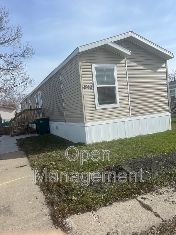 Foto del edificio - 825 1st Ave E