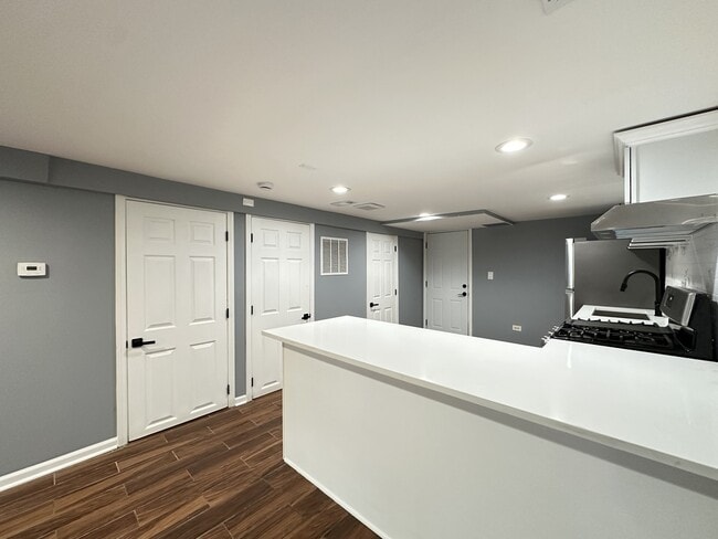 Foto del edificio - 2317 N Keeler Ave