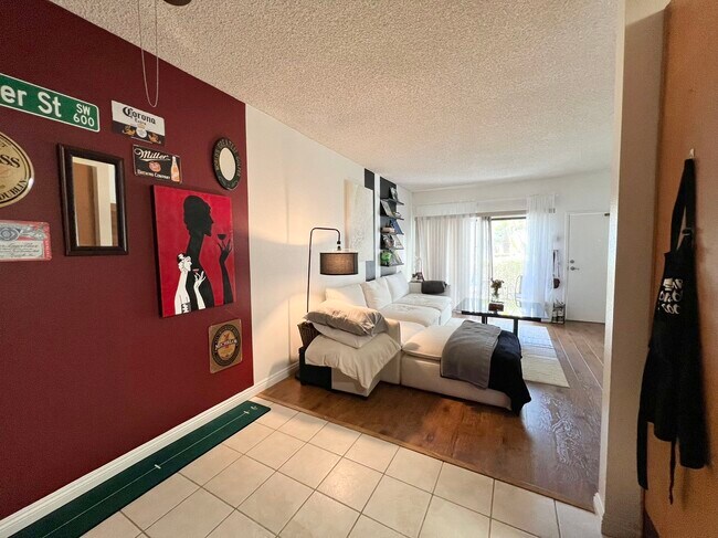 Foto del edificio - 8310 Regents Rd