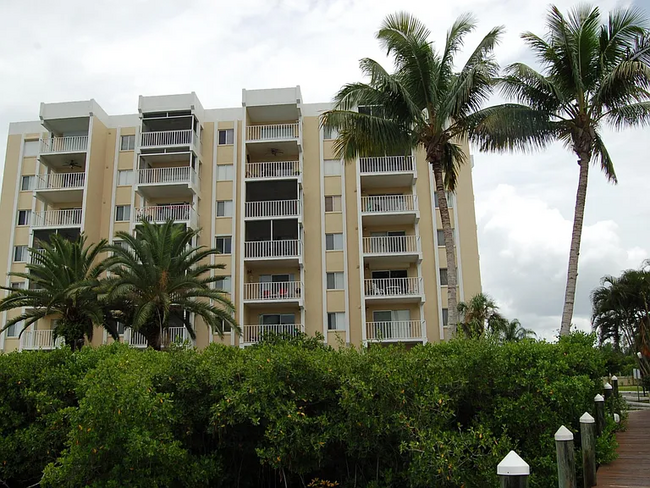 Foto del edificio - 2875 Palm Beach Blvd