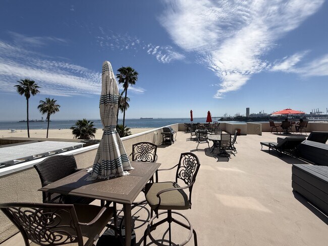 Foto del edificio - 1174 E Ocean Blvd