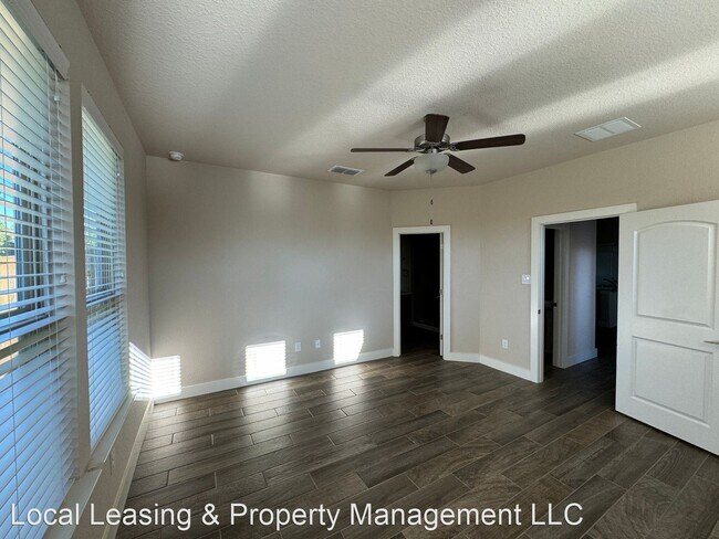 Building Photo - 3 br, 2.5 bath House - 913 Crystal Brook C...