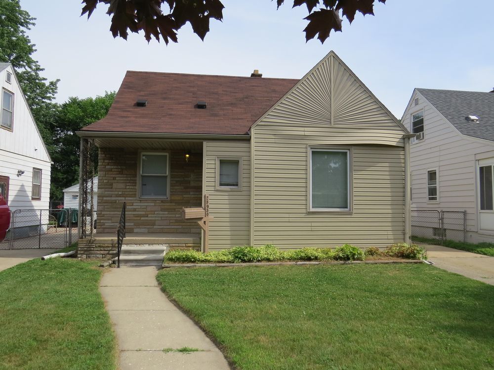 Primary Photo - 3 Bedroom Bungalow