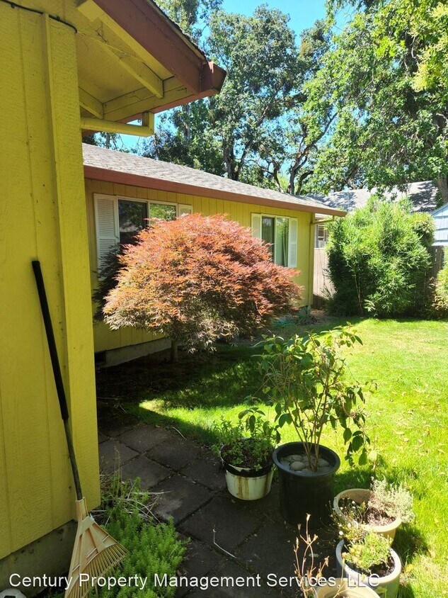 Building Photo - 3 br, 2 bath House - 217 Lincoln Street
