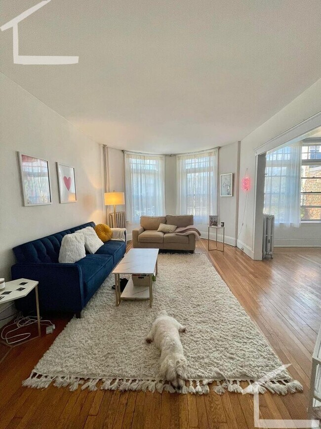 Foto del edificio - 7/1 Huge 5BR/2BA in the heart of Davis Sq!