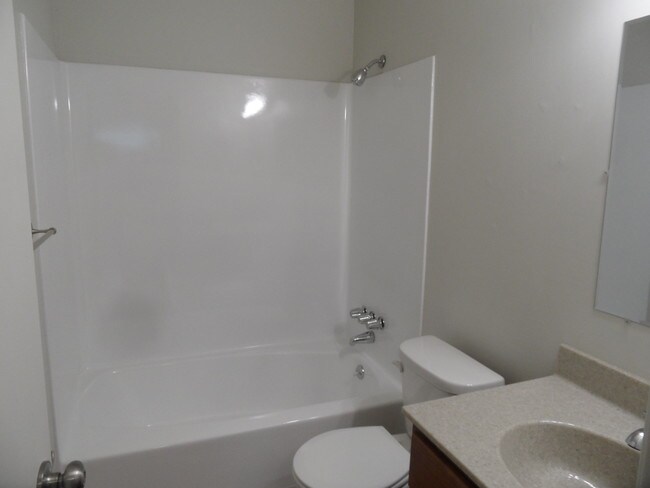 bathroom - 1318 SW Buchanan St