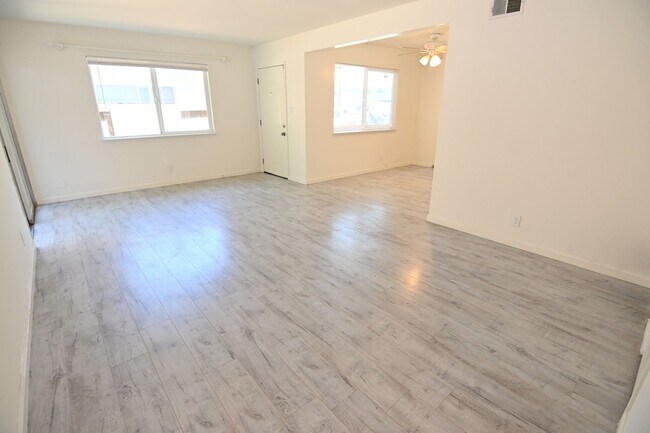 Foto del edificio - 1295 Flora Ave