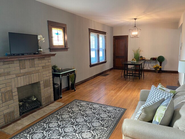 Foto del edificio - Beautiful Renovation in the Desirable South Hampton Neighborhood