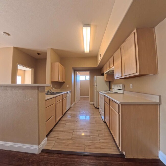 Foto del edificio - Lovely 2 Bed, 2 Bath Condo at South Gate!
