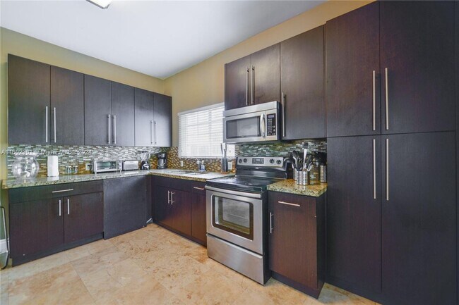 Foto del edificio - 53 48th Street 0, Miami, FL 33127