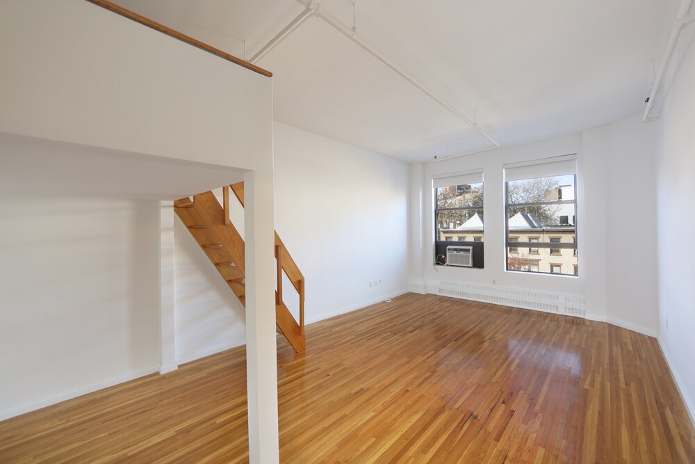 Primary Photo - 400-418 6th Ave