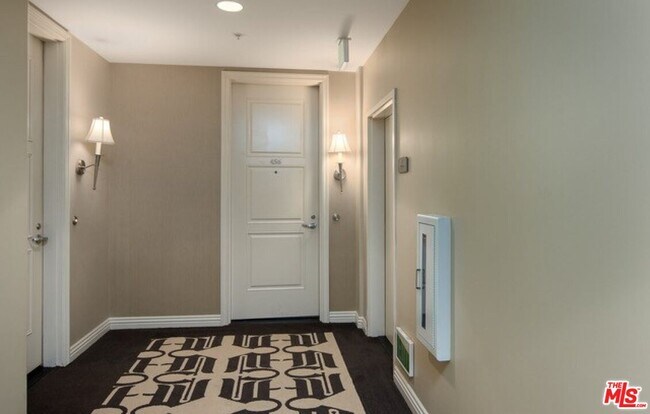 Building Photo - 456 Caruso Ave