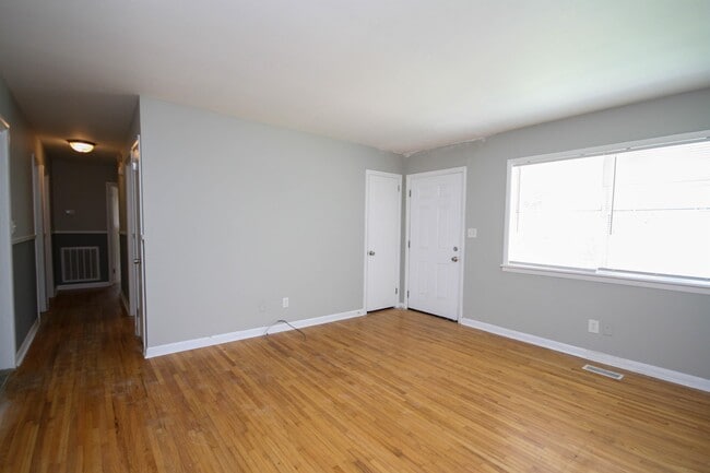 Building Photo - 3423 Rosedale Dr NW