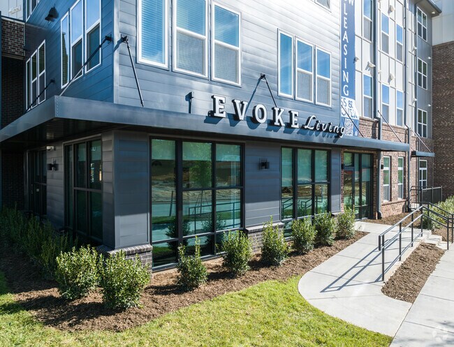 Oficina de arrendamiento - Evoke Living at Eastland Yards