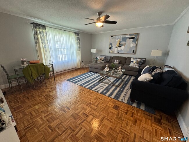 Foto del edificio - 62 Brookfield Rd