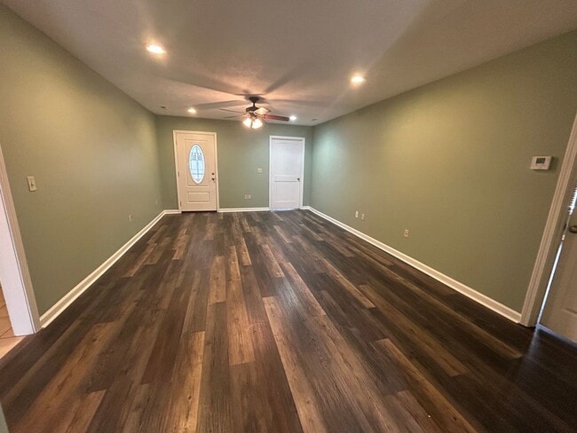 Building Photo - 70 Morning Dr