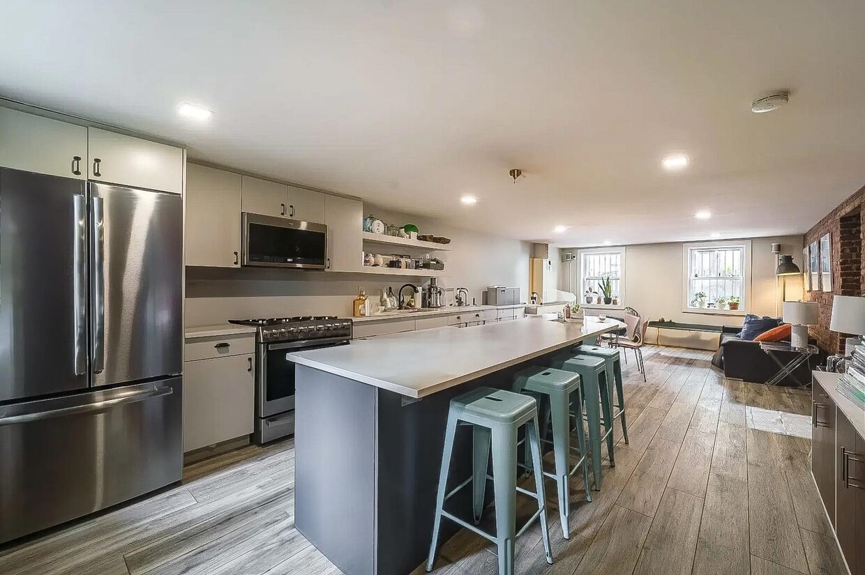 Foto principal - 266 3rd St