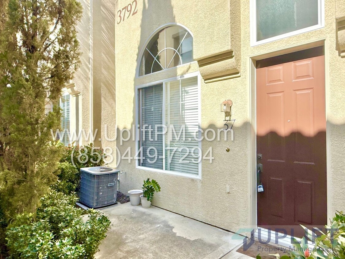 Building Photo - 2 Bed 2.5 Bath In Beautiful Community