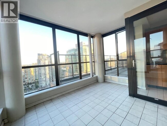 Photo du bâtiment - 1189 Howe St