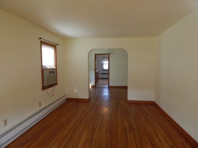 Building Photo - 206 1st St NW