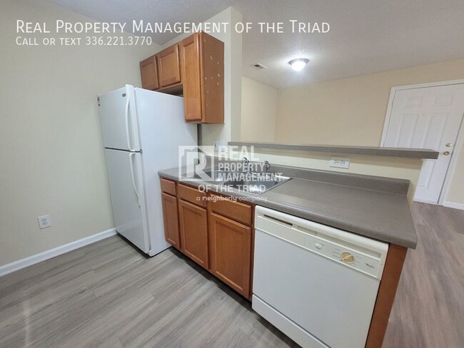 Building Photo - 2BR/2BA 2nd Floor Apartment in Rural Hall!