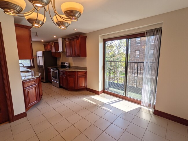 Building Photo - Gallery 3450