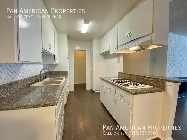 Foto del edificio - 11275 Westminster Ave