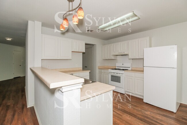 Foto del edificio - Prepare to fall in love with this 3 bedroom, 2 bathroom home