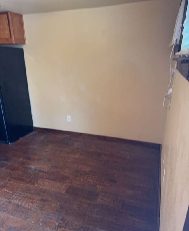 Building Photo - 625 Redbud Ln