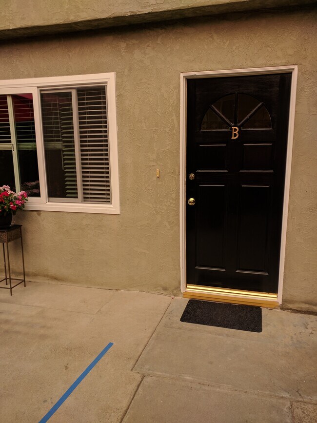 Building Photo - 2206 Graham Ave