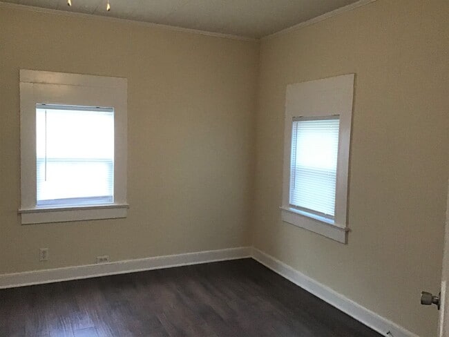 Building Photo - Recently Upgraded 3 Bedroom in Downtown Ro...