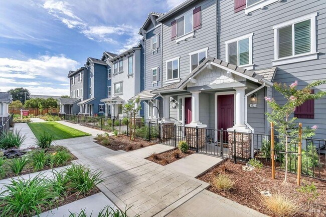 Foto del edificio - 327 Pear Tree Ln