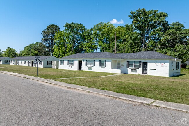 Foto del edificio - Chester Village Apartments