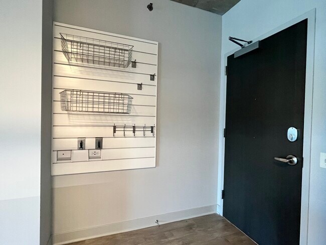 Foto del edificio - 1023 W Addison St