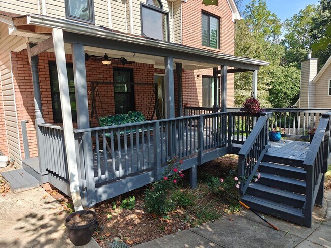 Foto del edificio - 925 Dogwood Park Dr