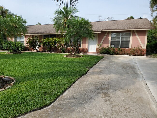 Vista frontal - 9192 SE Parkway Dr