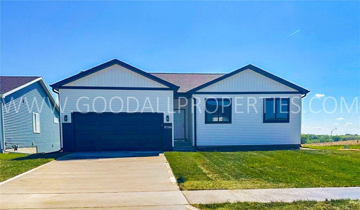 Foto principal - Stunning 4 bedroom, 3 bath Ranch Style Hom...