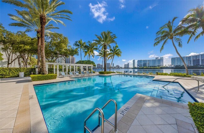 Foto del edificio - 3245 NE 184th St