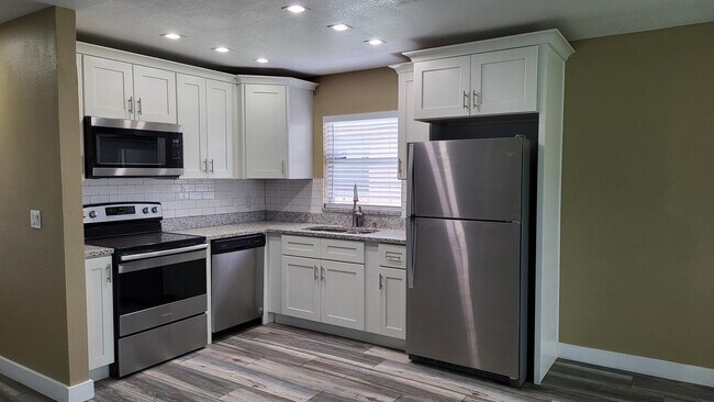 Foto del edificio - 830 Whippoorwill Dr