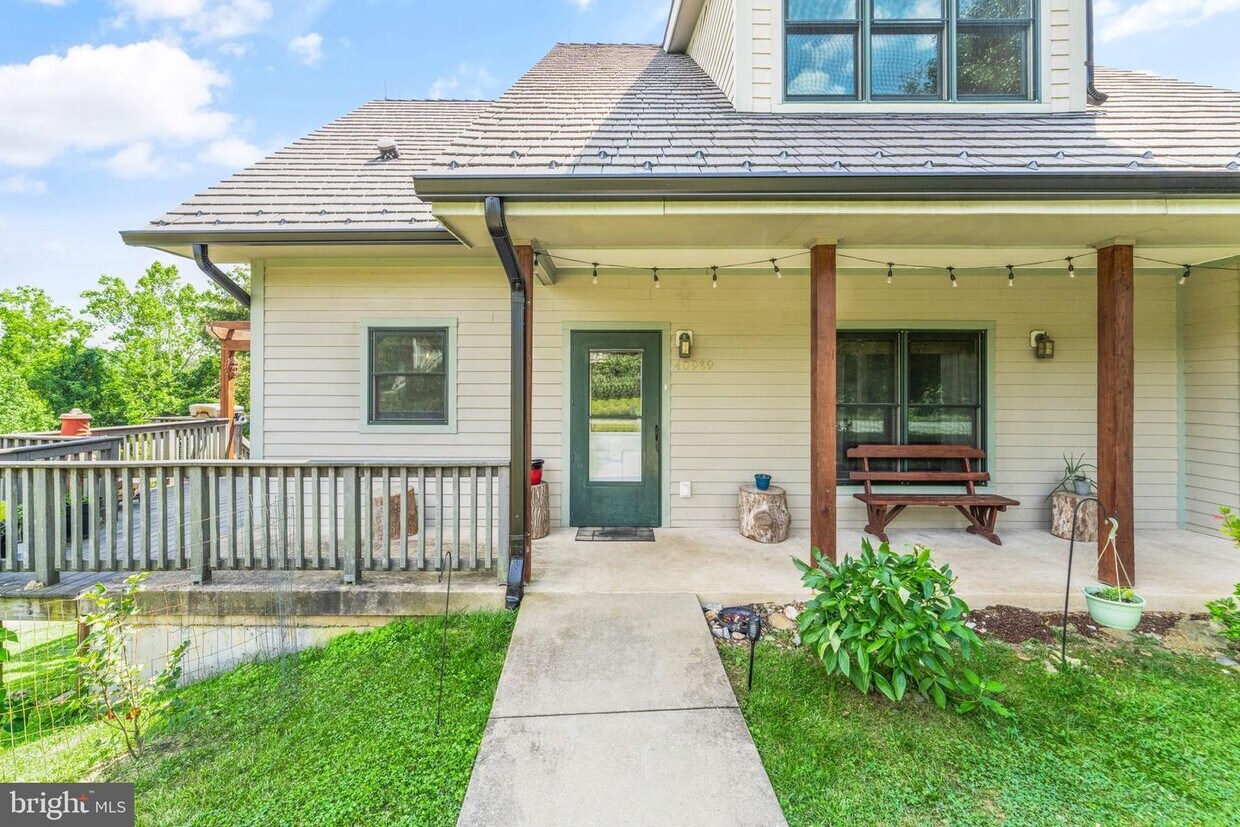 40989 Redwing Song Ln, Lovettsville, VA 20180 House for Rent in