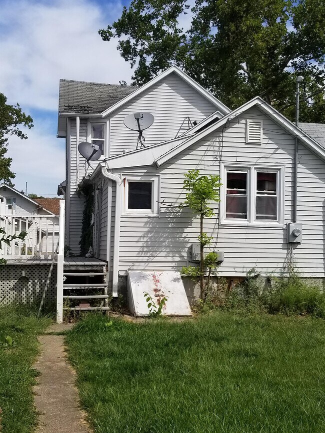 Building Photo - 655 3rd Ave S